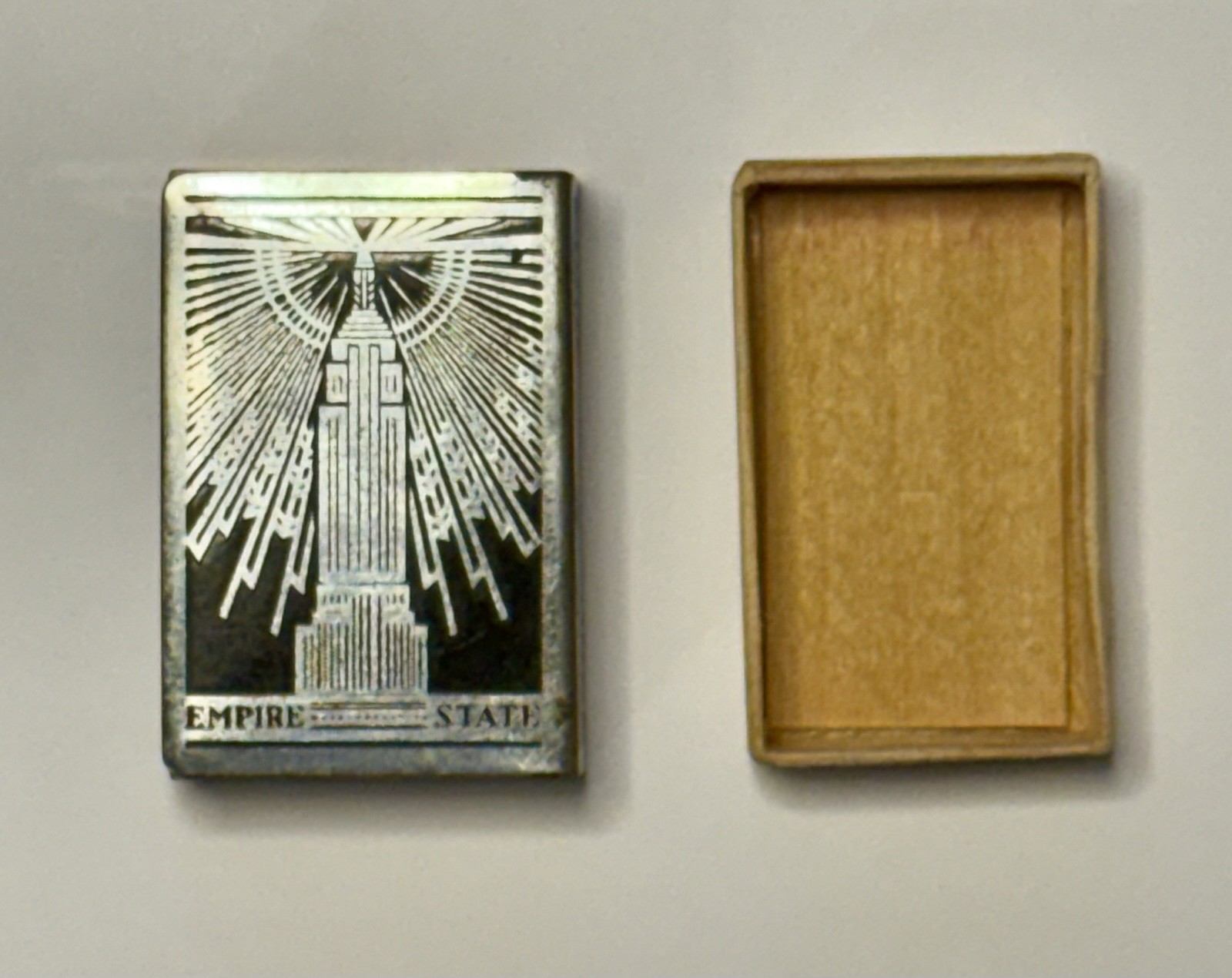 ANTIQUE EMPIRE STATE BUILDING NEW YORK SOUVENIR ART DECO METAL MATCH HOLDER