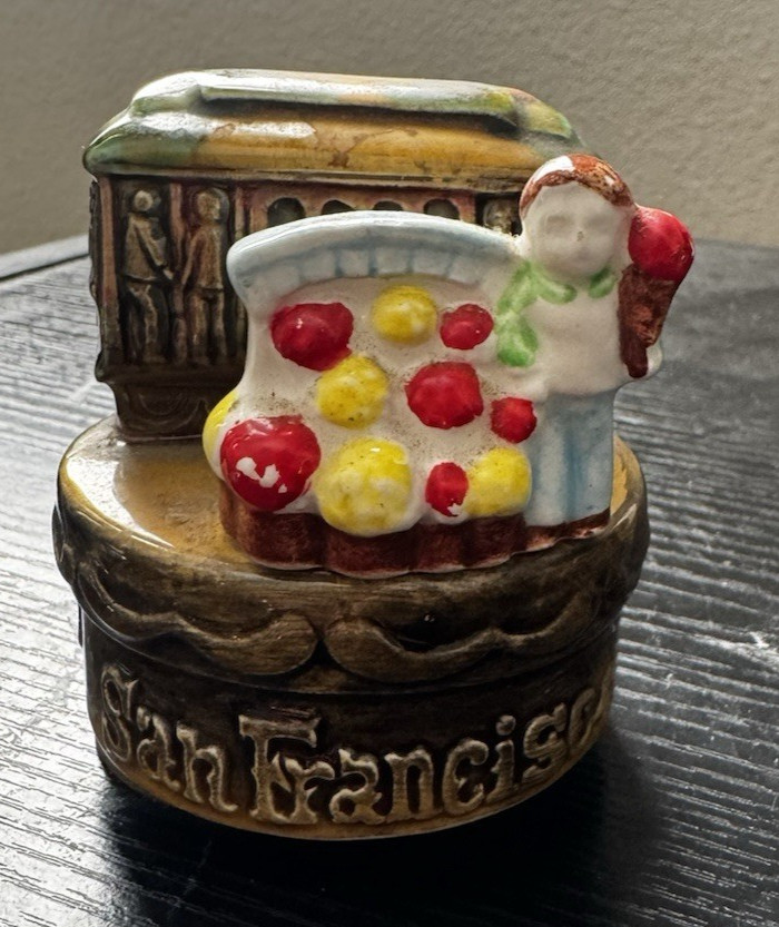 Vintage San Fransico Cable Car Flower Seller Music Box Souvenir Japan Working