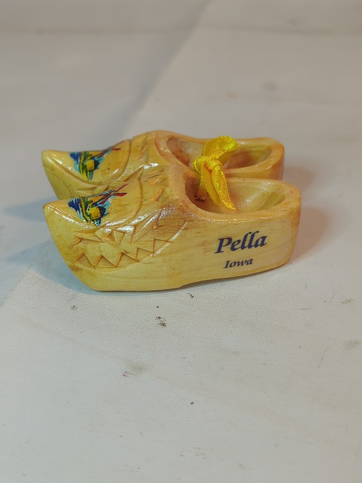 Holland Wooden mini Shoes Hand-Painted Windmill Iowa Souvenir 2.75″ B2