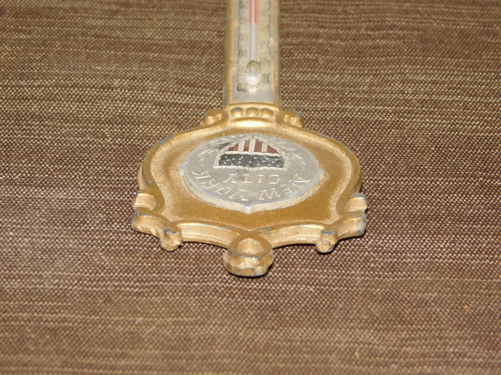VINTAGE 6 1/2″ HIGH SOUVENIR KEY NEW YORK CITY METAL THERMOMETER
