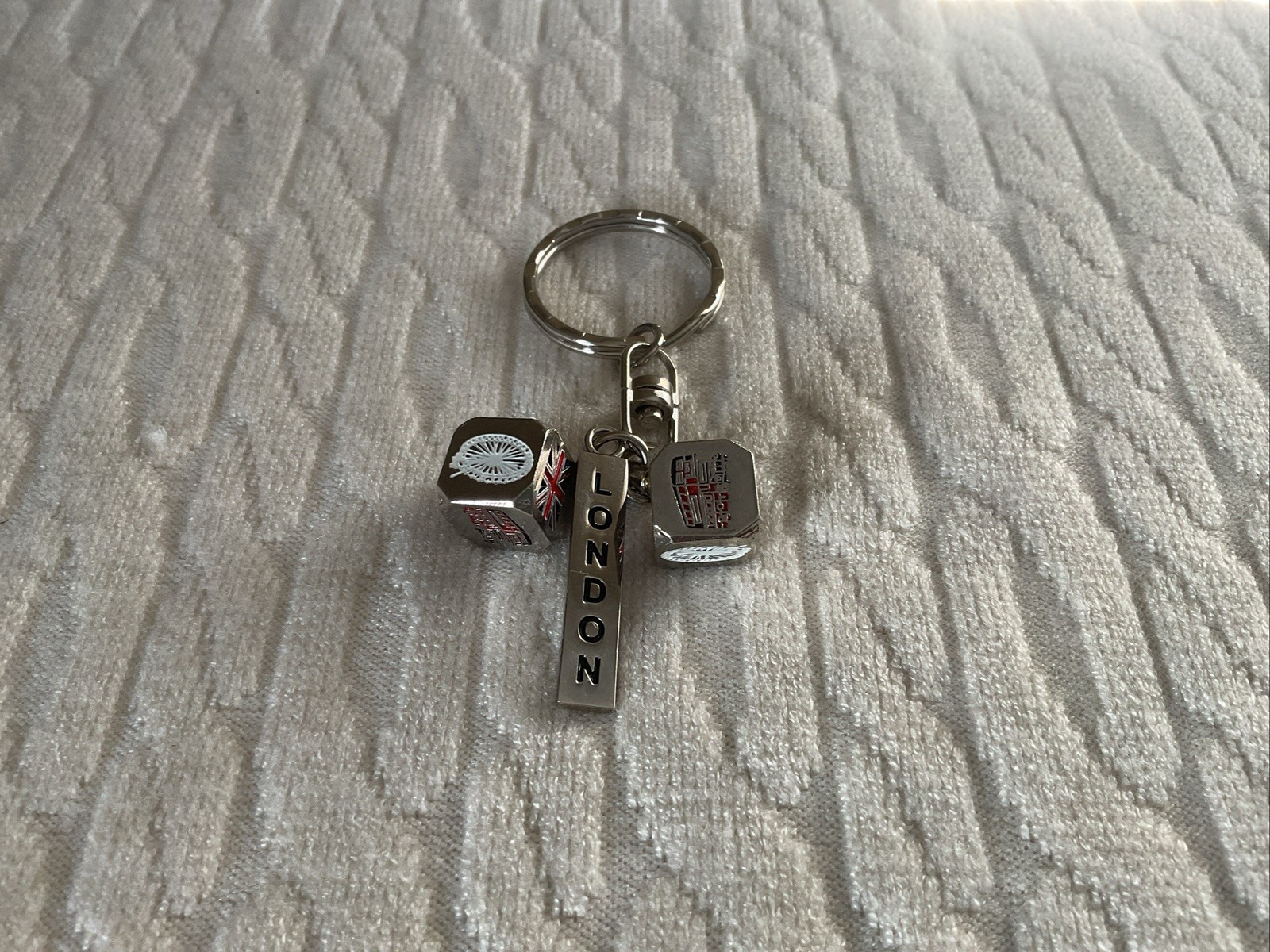 London UK Keychain with 2 cubes & London sign figures 1.5 x 1.5” NEW