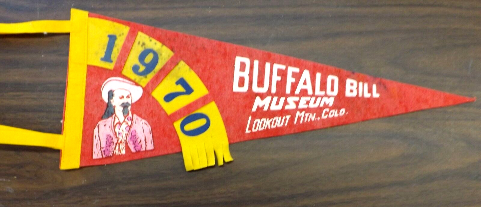 VINTAGE DATED 1970 BUFFALO BILL MUSEUM PENNANT BANNER 17″ LOOKOUT MTN. COLORADO