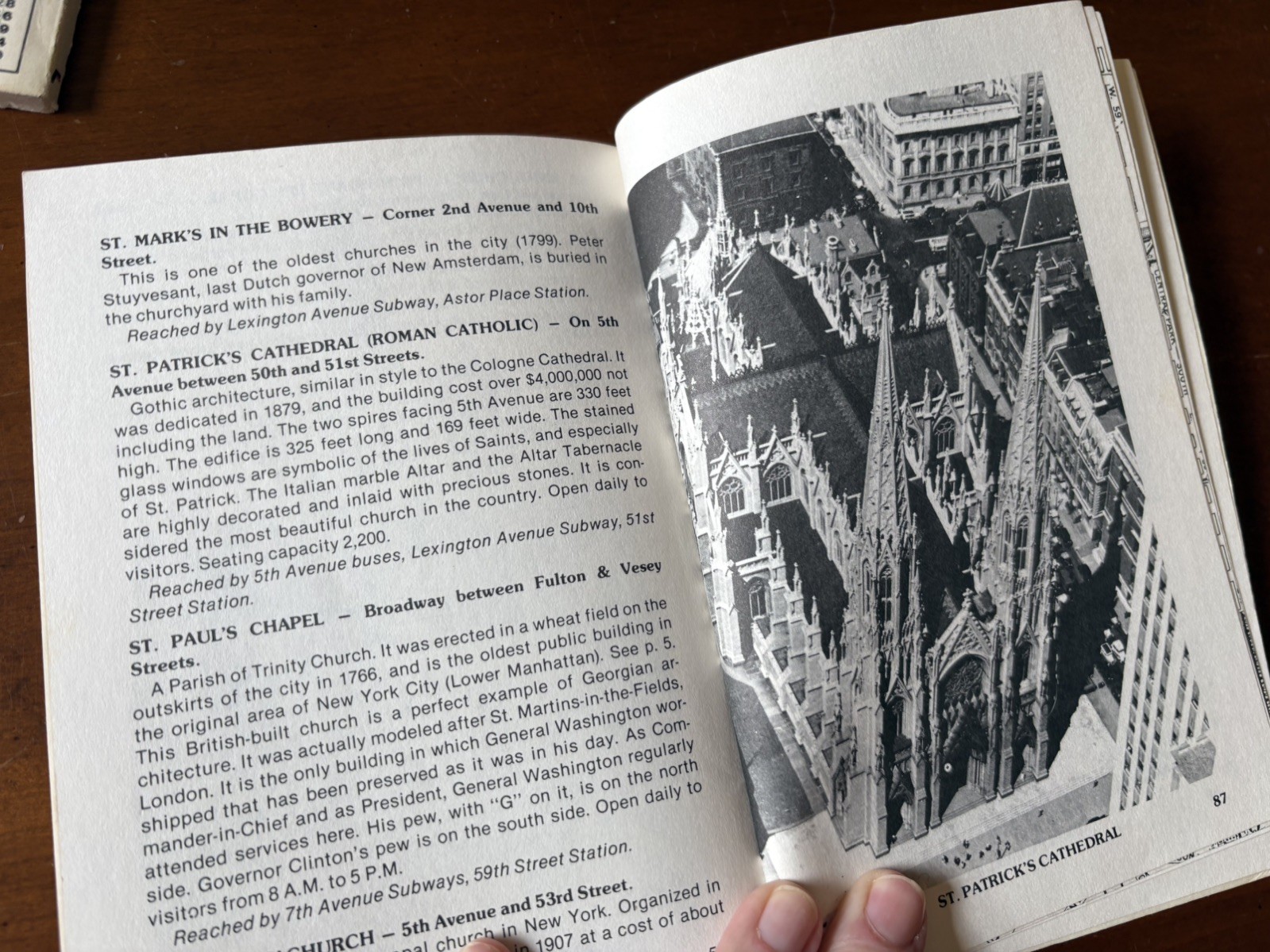 3 VTG New York Guides Manhattan Up Close, Famous Guide To NY & Instant Guide NY
