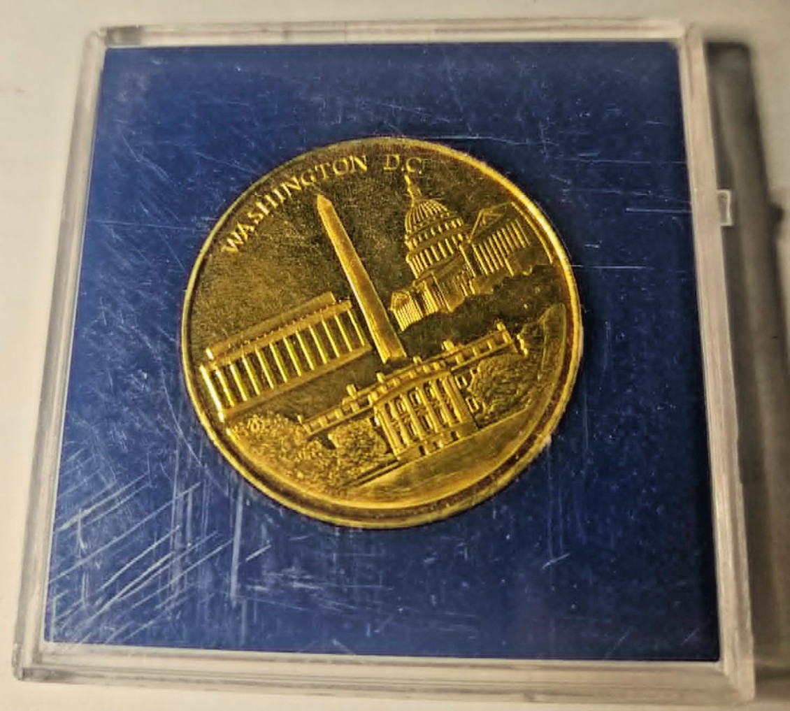 Uncirculated City Of Washington D.C. 22ct Gold Plated Medallion Coin Round