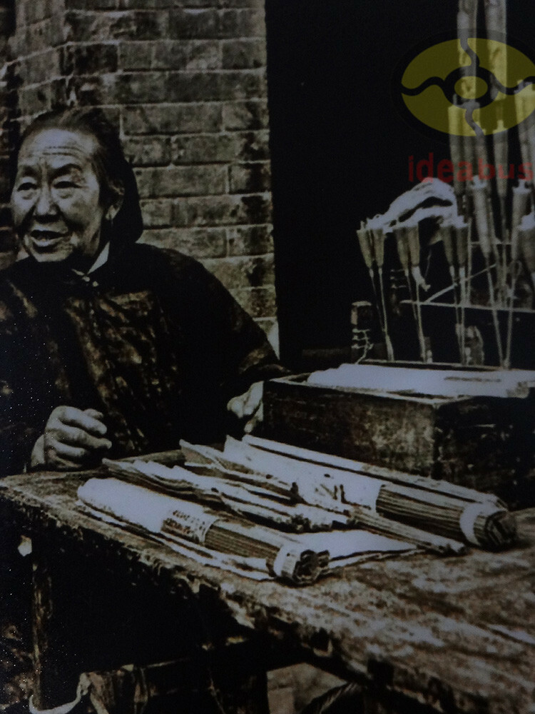 Matted 8″x6″ old photographA Vendor Selling Incense Candles Shanghai China 1930s