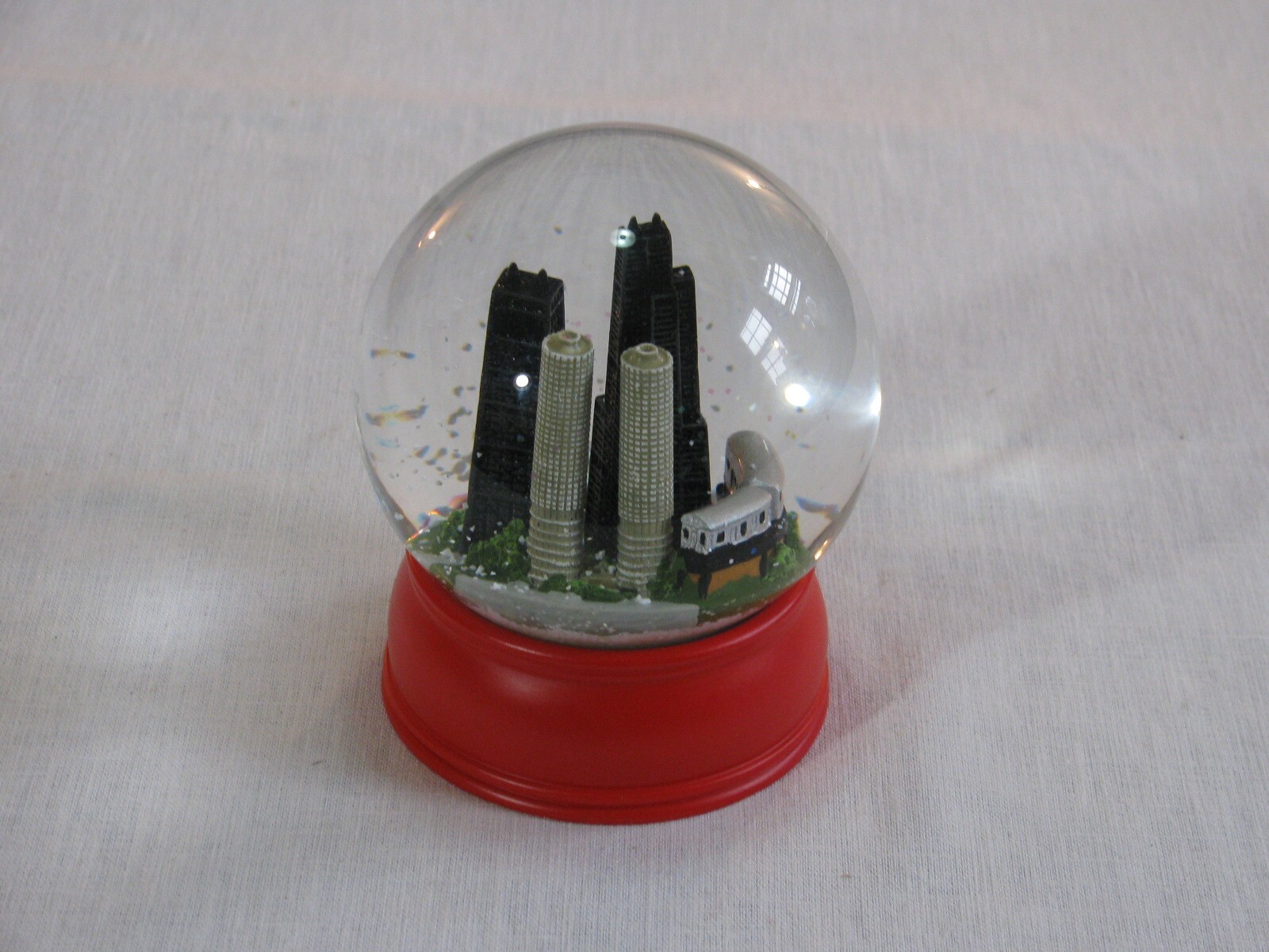 Chicago Skyline Snow Globe, Unbranded, Bean/El/Hancock/Sears/Water Tower rr