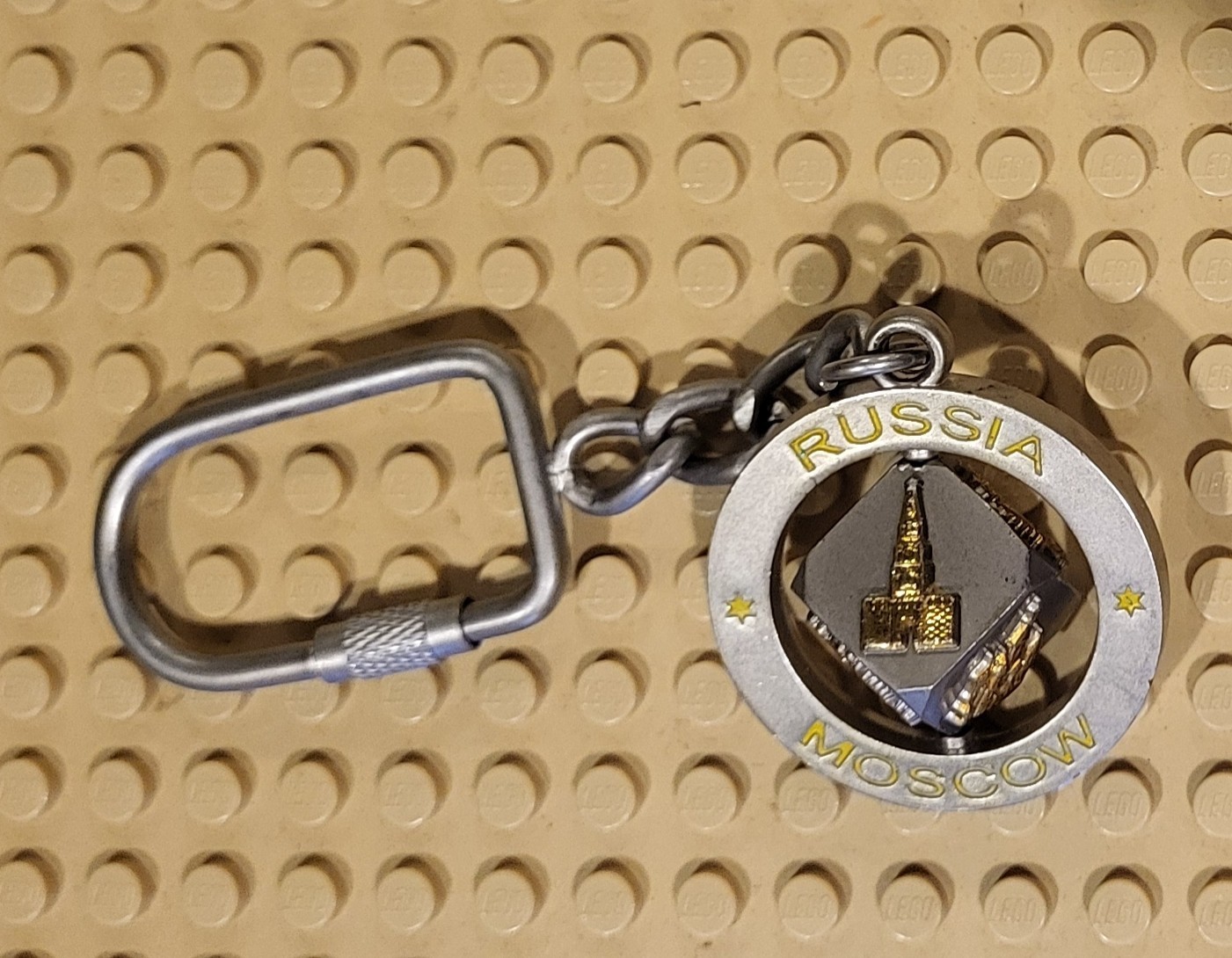 Moscow Russia Travel Souvenir Key Chain w/ Spinning Cube