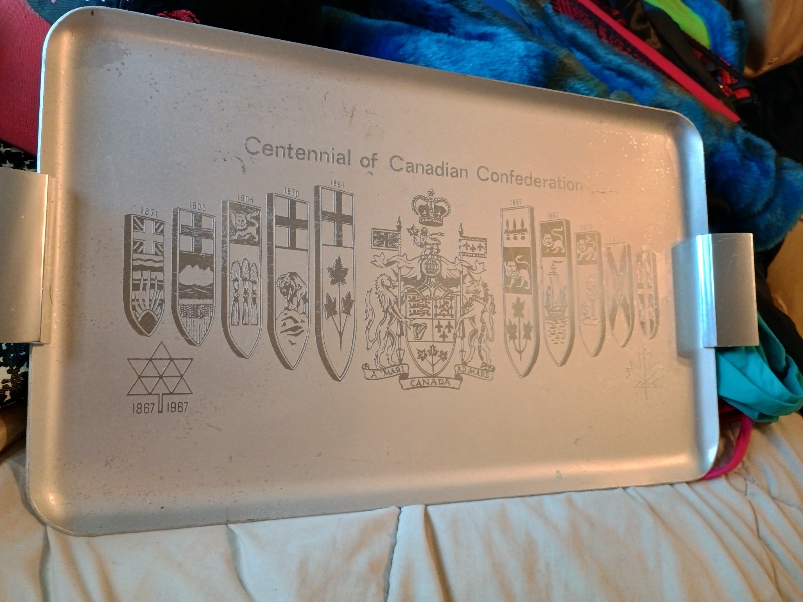 VINTAGE PROVINCIAL CRESTS OF CANADA TRAY METAL SILIUM ALLOY 13.75” X 9.75”
