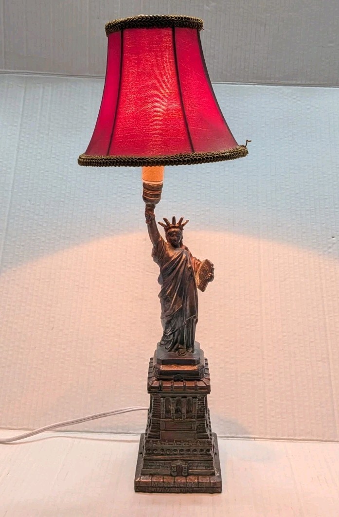 Vintage Metal Statue of Liberty Figurine Table Night Light Lamp
