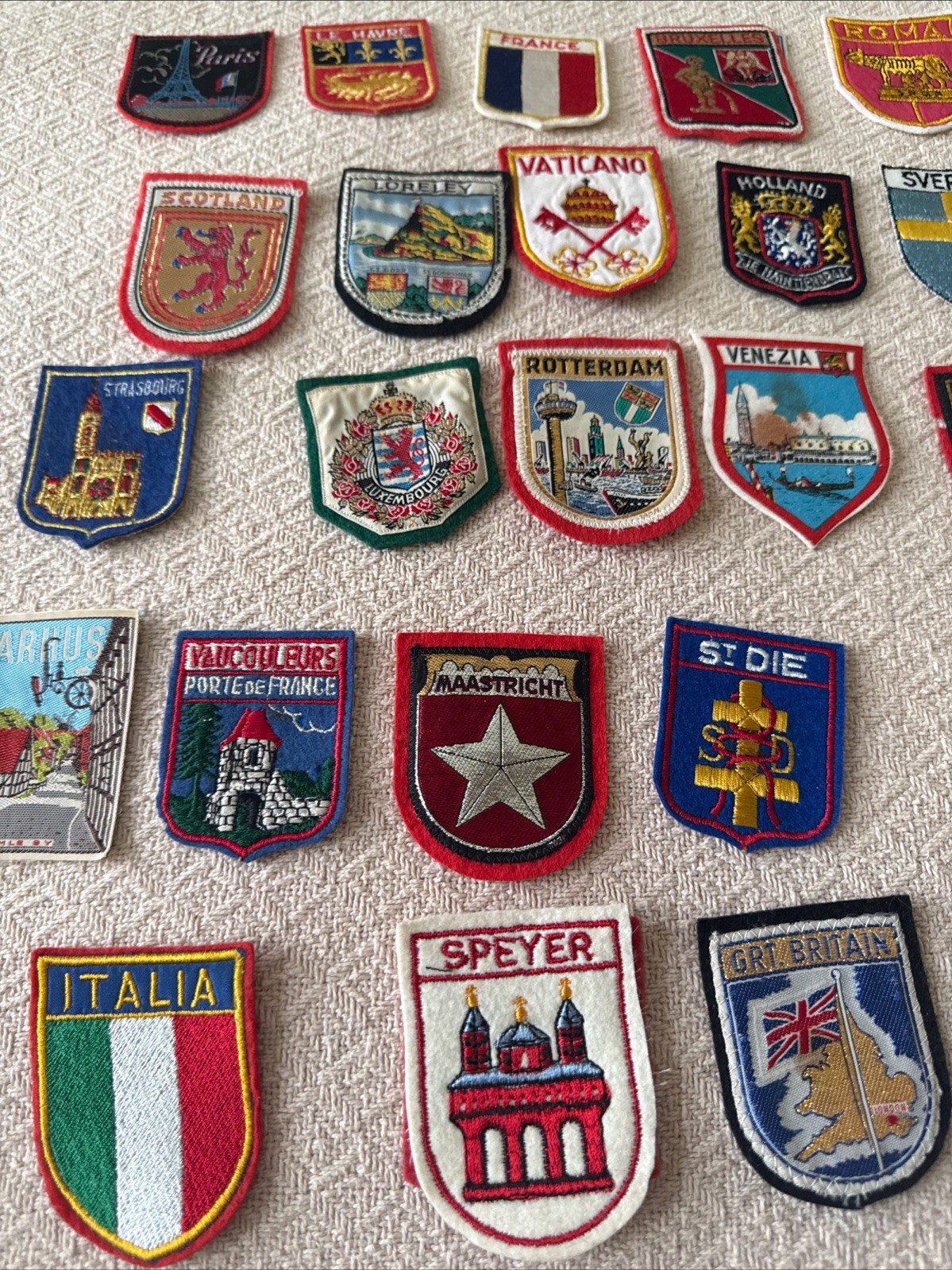 LG PRIVATE VINTAGE COLLECTION OF EUROPEAN CITY-COUNTRIES PATCHES EMBROIDERED