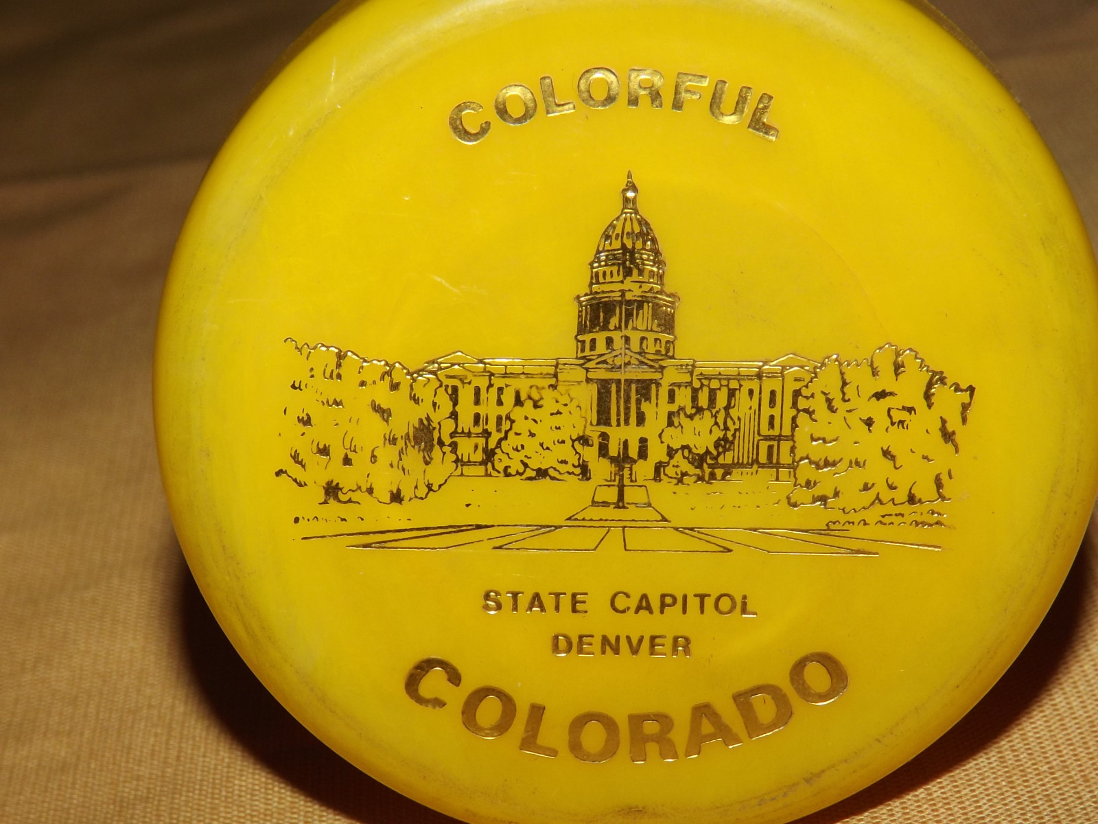 VINTAGE COLORFUL DENVER COLORADO SOUVENIR COLLAPSIBLE YELLOW TRAVEL CUP