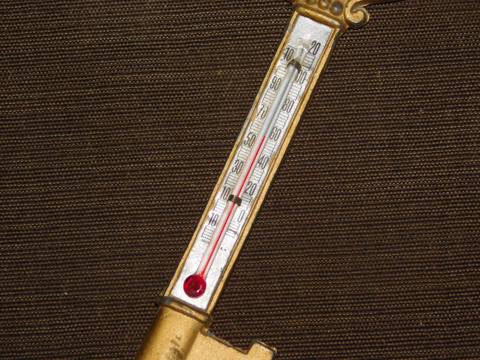 VINTAGE 6 1/2″ HIGH SOUVENIR KEY NEW YORK CITY METAL THERMOMETER