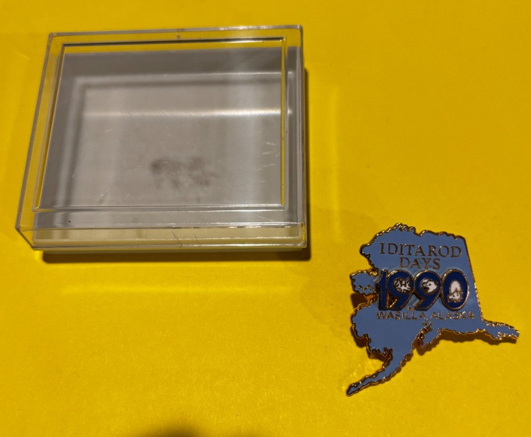1990 Official Iditarod Collector Metal Pin (with case)–Wasilla, Alaska NM+