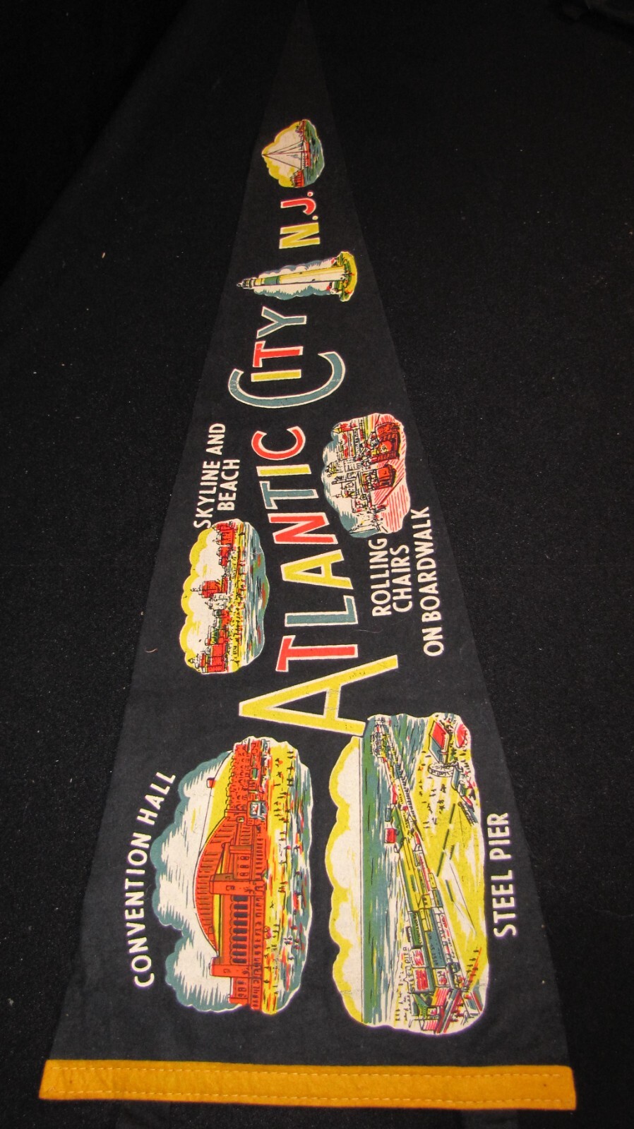 Atlantic City New Jersey vintage felt pennant w/Steel Pier, Beach, etc. 27″x 9″