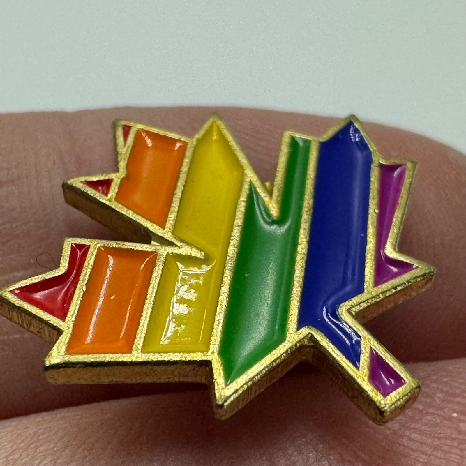 Vintage Canada Rainbow Pride Maple Leaf Lapel Pin Multicolor Enamel Souvenir Fan