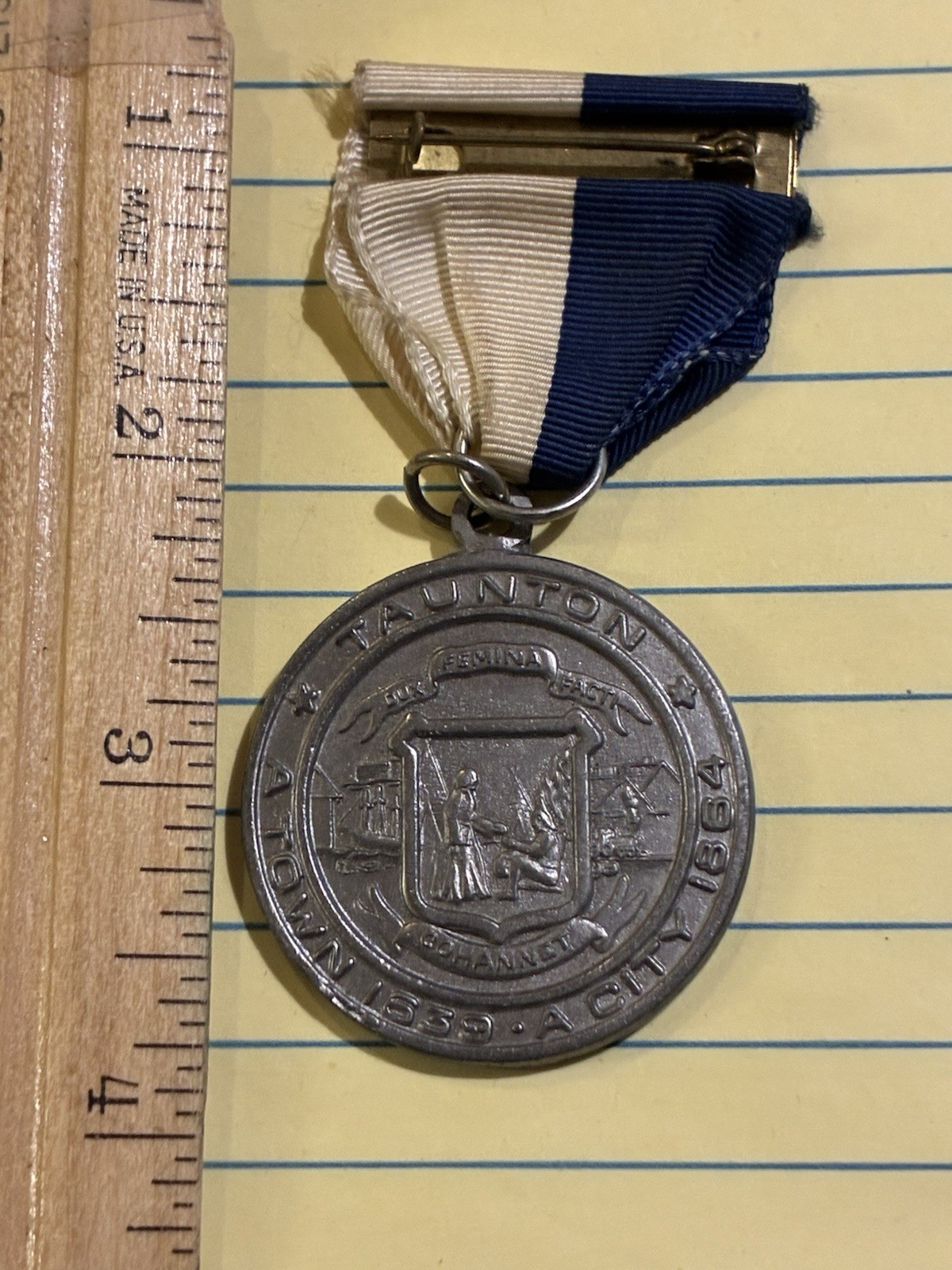 1976 BICENTENNIAL MEDAL TAUNTON MASSACHUSETTS -LIBERTY & UNION FLAG FIRST RAISED