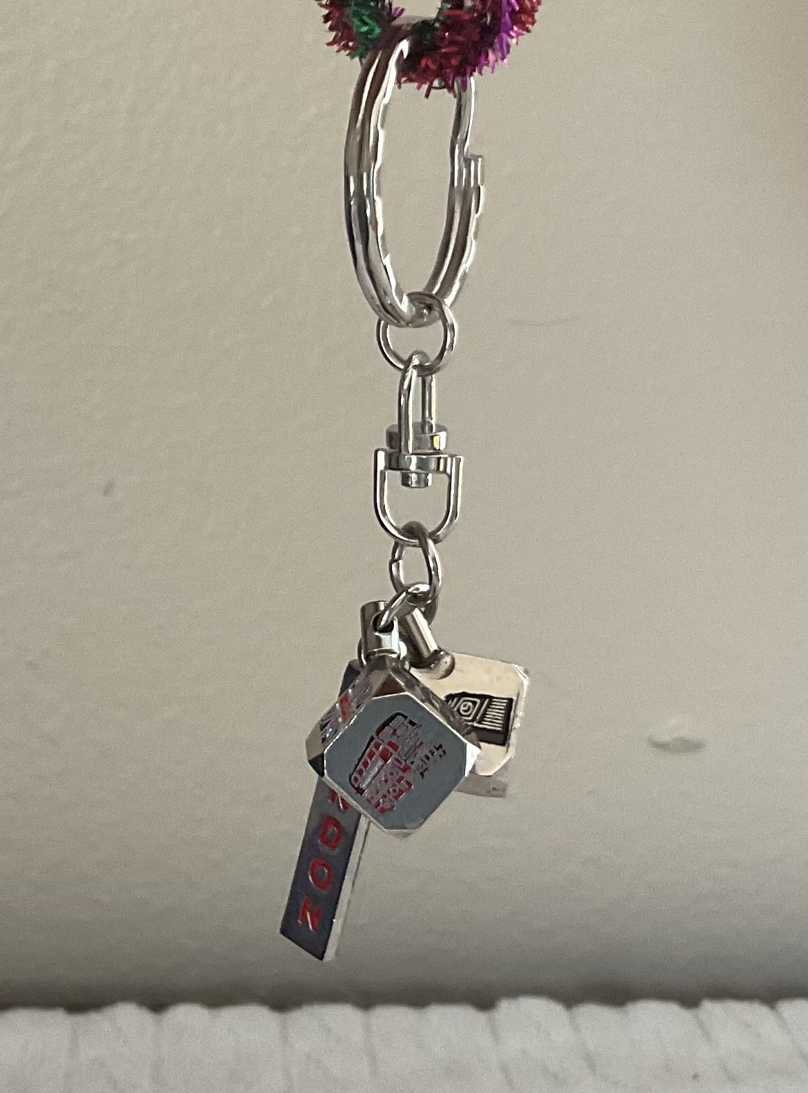 London UK Keychain with 2 cubes & London sign figures 1.5 x 1.5” NEW