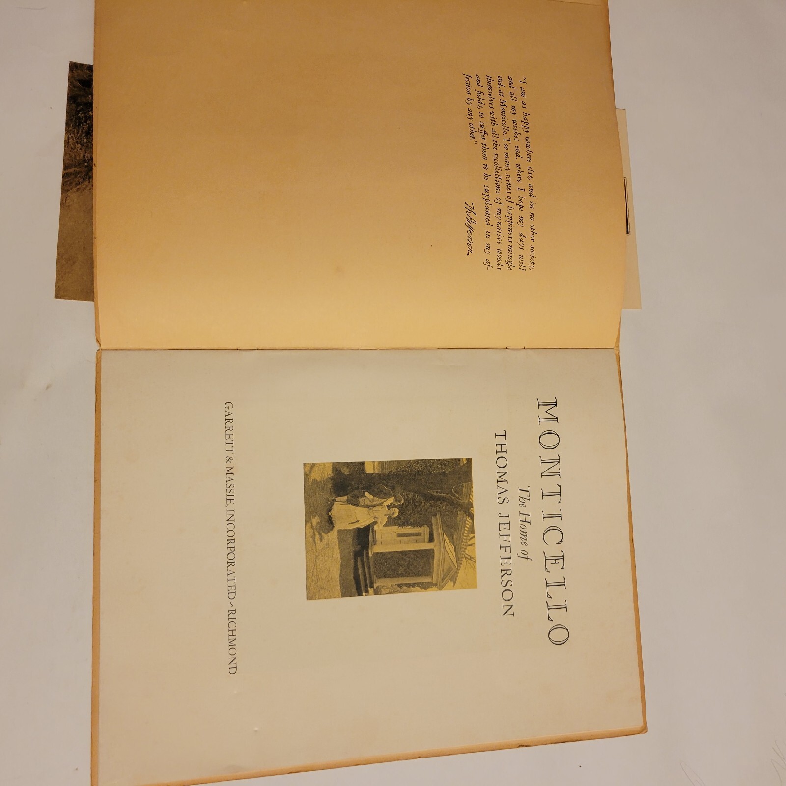 1933 MONTICELLO OFFICIAL SOUVENIR BOOK W/ Postcards Thomas Jefferson