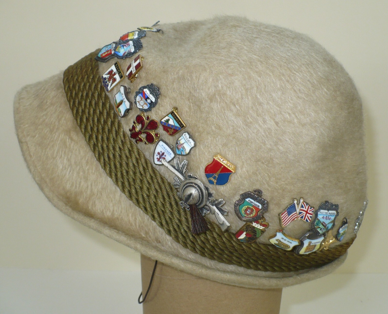 1930’S TO 1950’s FRITZ MAYR INNSBRUCK BOZEN AUSTRIA HAT WITH 39 TOURIST PINS