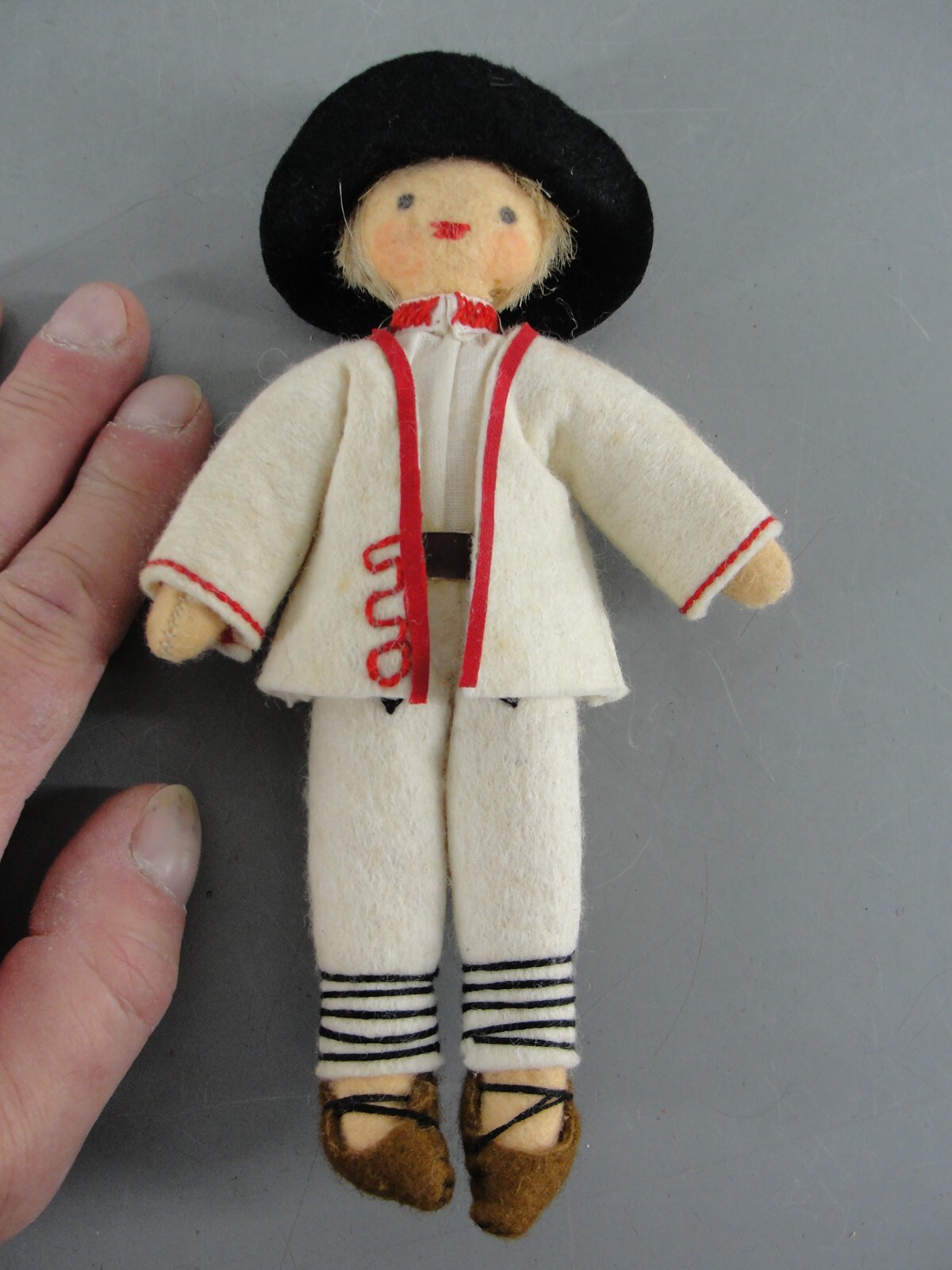 CULTURAL SOUVENIR CLOTH FELT FARMER BOY DOLL WIRE FRAME EASTERN EUROPE 7″ VTG