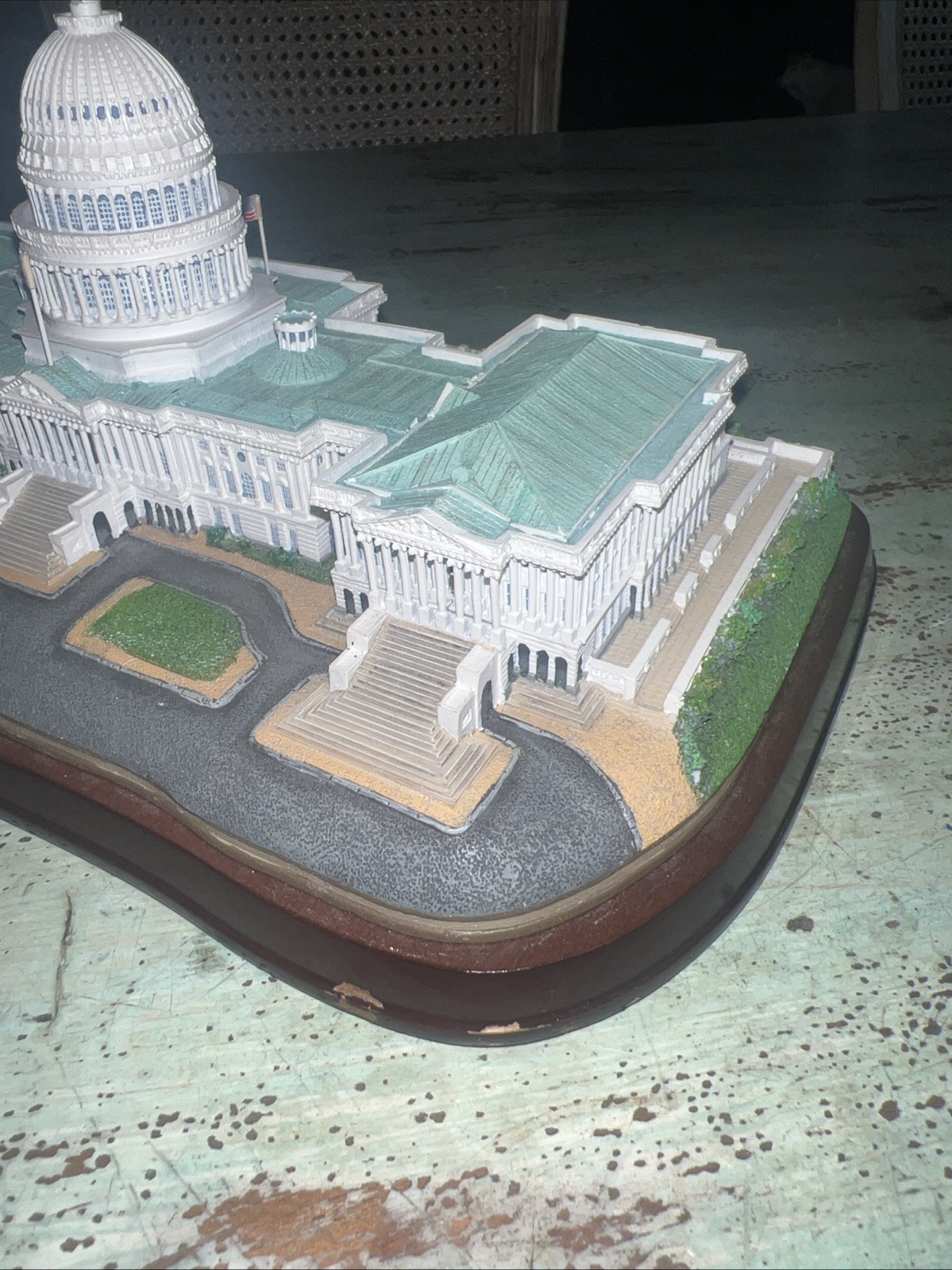 The Danbury Mint U.S. Capitol Great Buildings Sculpture 8 x 11″