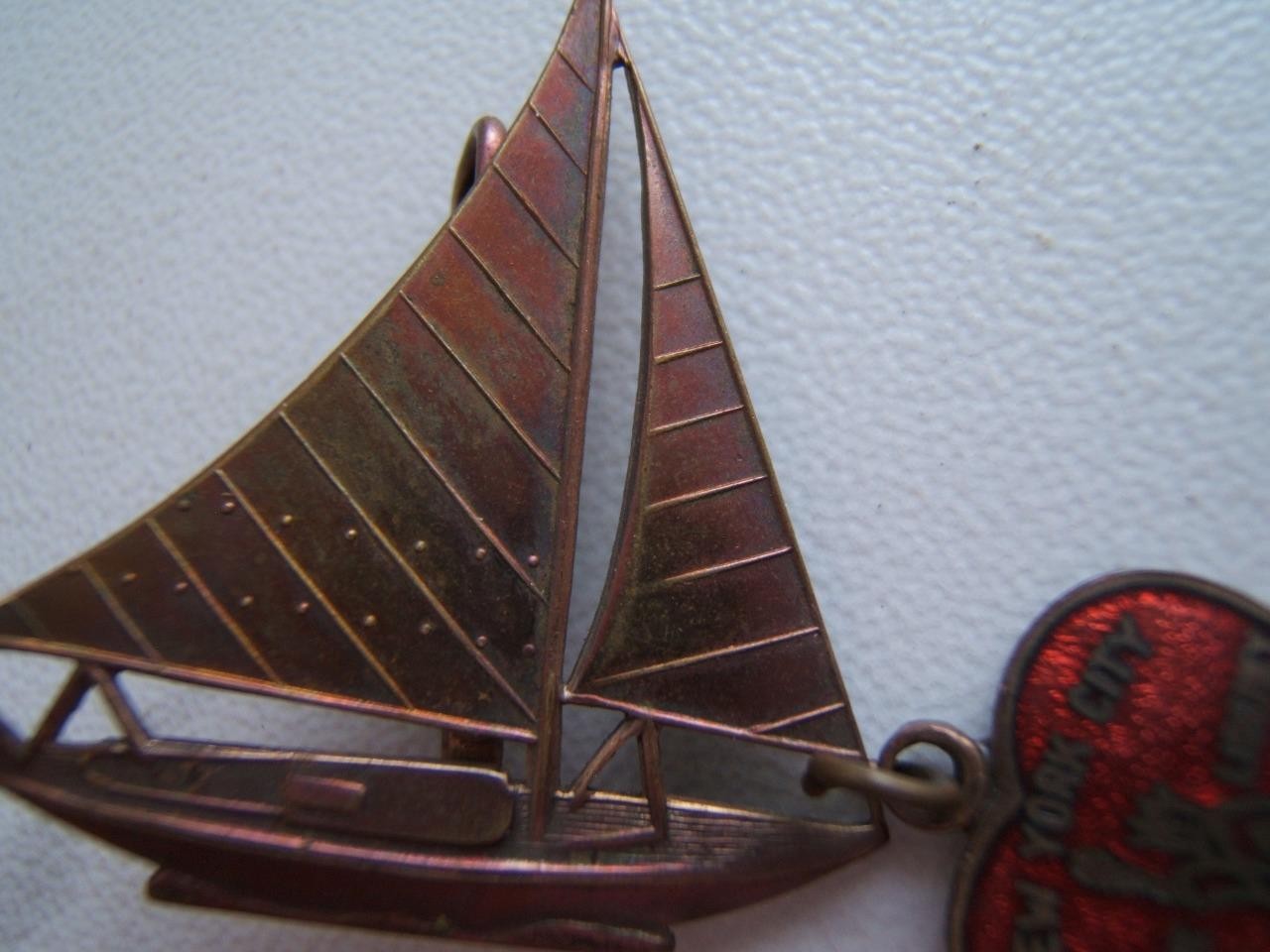 VINTAGE NEW YORK CITY STATUE OF LIBERTY COPPER SAILBOAT & RED ENAMEL HEART