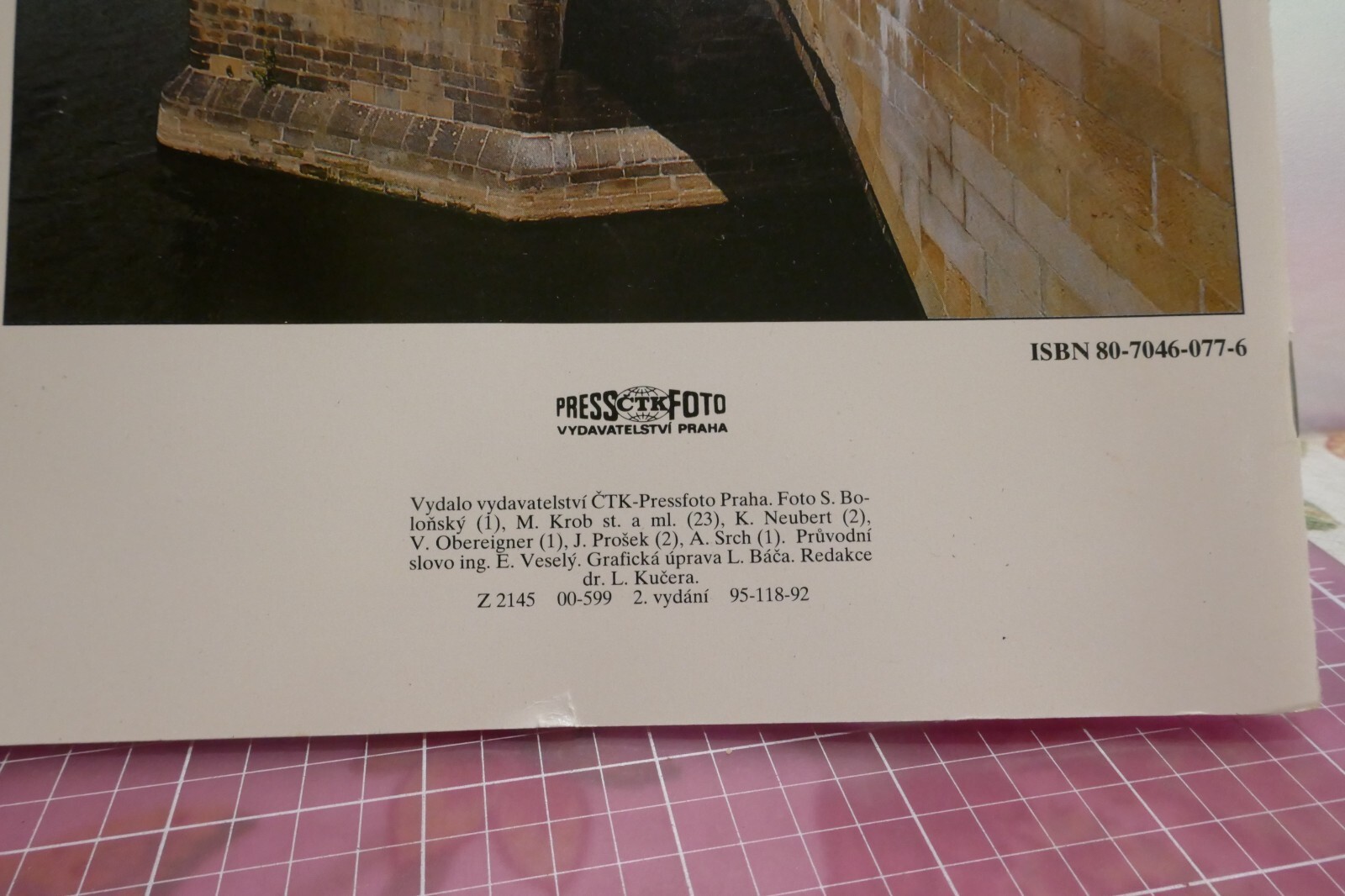 Vintage Souvenir Book – Praha with Images and Info Of Prague