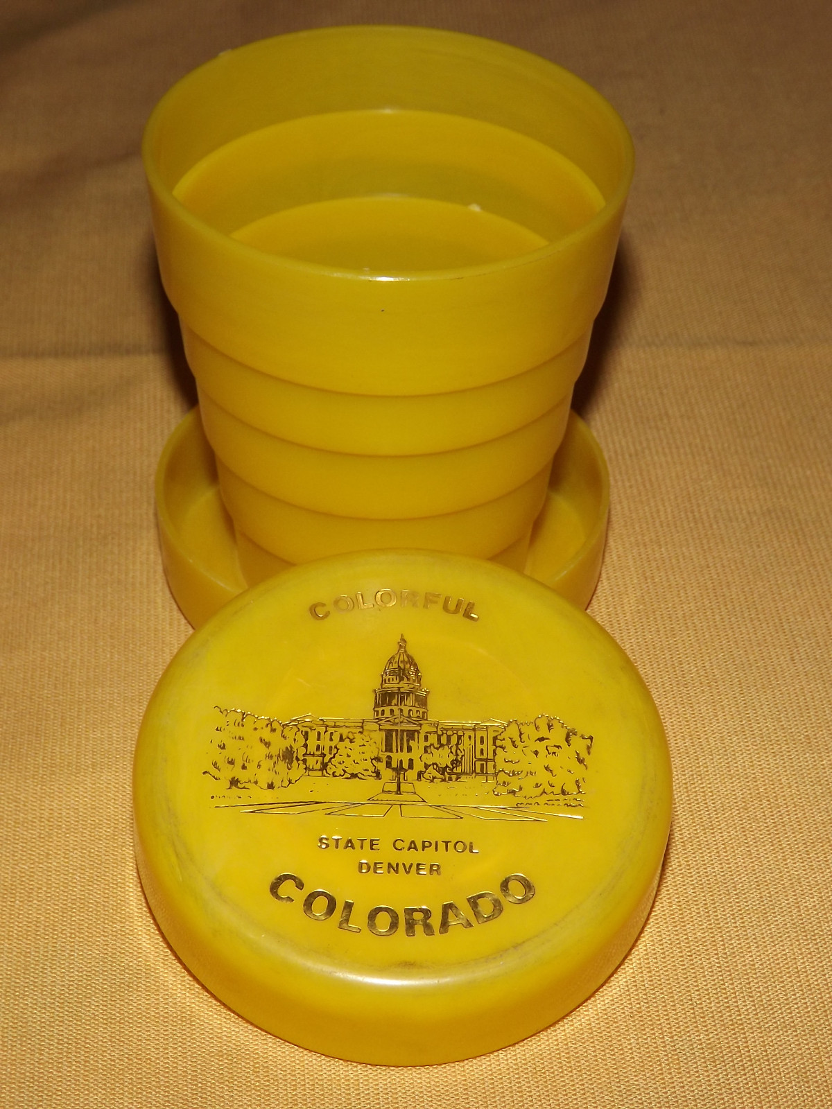 VINTAGE COLORFUL DENVER COLORADO SOUVENIR COLLAPSIBLE YELLOW TRAVEL CUP